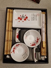Set Sushi Cibo Giapponese Ciotole Bacchette Tovagliette