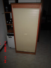 COPPIA MOBILI IN LEGNO CON CHIUSURA   A SERRANDINA CON SPAZI INTERNI MODULABILI.