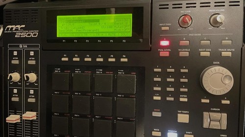 Akai mpc2500 music production - akai,