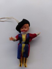 Bambola vintage guardia