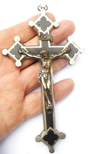 Grande antico crocifisso