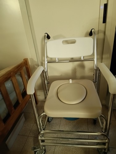 Sedia per anziani con - wc,