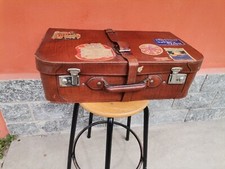 Valigia vintage con - con, etichette