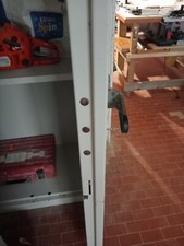 armadio blindato marca conforti, con tre mensole , ottimo come porta fucili