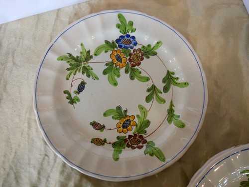Piatto maiolica decorato - , fiori