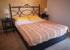 Letto testiera matrimoniale In