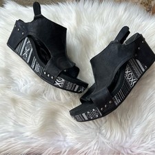 Very G Black and White Aztec