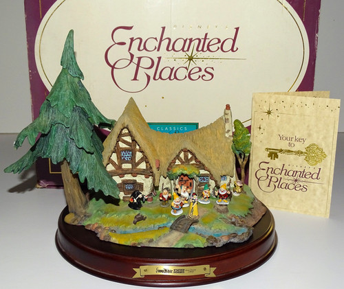 Wdcc seven dwarfs cottage - wdcc, 8