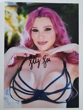 Lily Lou sexy busty adulto