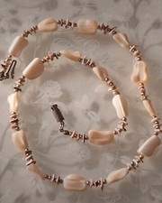 COLLANA VINTAGE (anni '60 - 70)  IN MADREPERLA