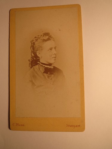 Stuttgart laura sauer - stuttgart,