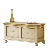 Cassapanca in legno laccato avorio con profilo verde L.120x P.44 H.51 (1348).