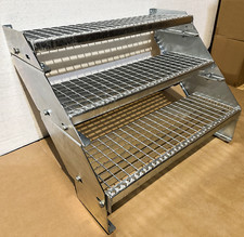 Scala in metallo regolabile in