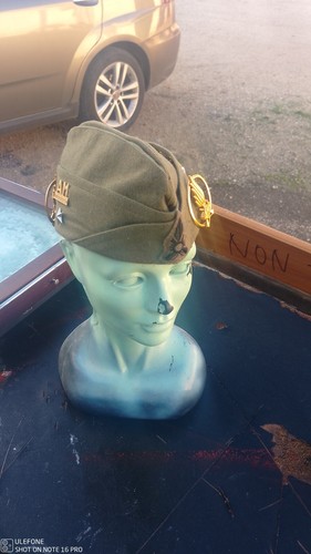 Basco militare con - basco, fregi