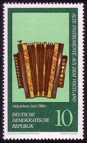 2224 vecchi strumenti - vecchi, musicali