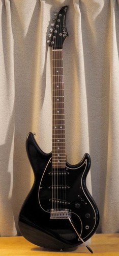 Rara chitarra elettrica nera
