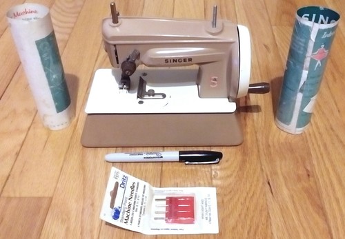 Vintage 1960s sewhandy singer - 1960s,