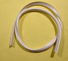 PROFILO BORDO SACCA VESPA PX 125 150 PE 200 DELLA ARIETE COLORE BIANCA 0984 2 PZ