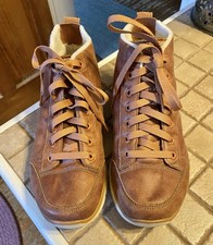 Stivali sneaker stringati