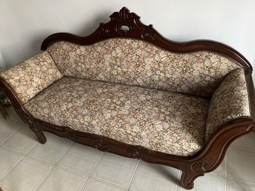 Divanetto classico imbottito