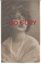 France. Fanciulla, ritratto