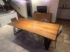 Tavolo spessore 6,9 cm finitura Holland, bordi scortecciati, struttura in ferro