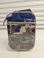 Porta pranzo mimetico isolato