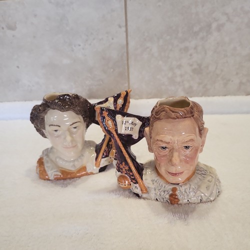 Royal doulton toby jugs queen - doulton,