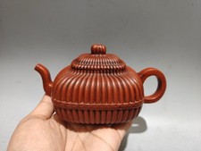 Statuina Yixing viola teiera