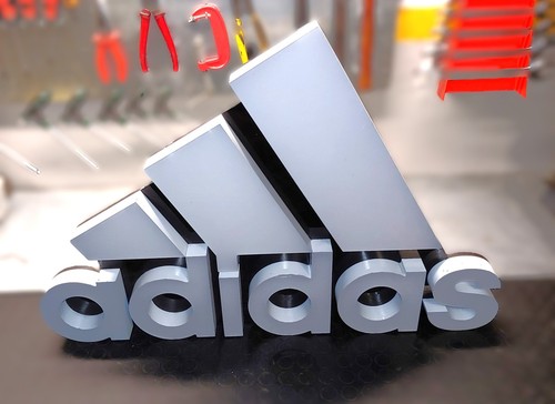 Insegna adidas negozio - adidas,
