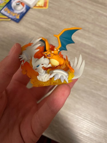 Statuina pokémon charizard - pokémon,