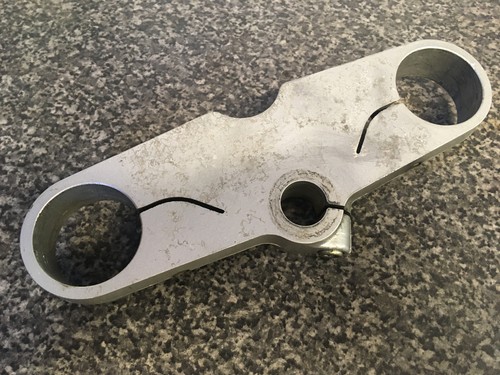 Pinza tripla giogo superiore