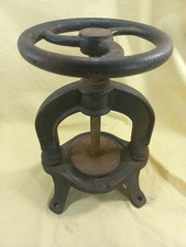 Antico torchio ghisa - in,