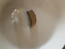 PROTESI ACUSTICA ORECCHIO APPARECCHIO AURICOLARE CON PILE INCLUSE E GOMMINI 