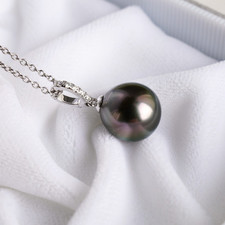Ciondolo impeccabile con perle