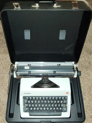 Macchina scrivere portatile - scrivere,