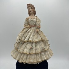 Statuina dama in pizzo