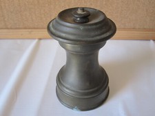 Macinapepe antico in metallo