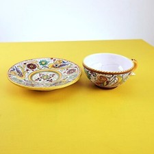 piattino e tazza in ceramica