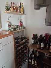 Bottiglie vino, liquore, mignon + accessori vintage + mobilia, collezione