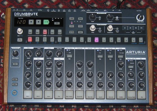 Arturia drumbrute drum machine - arturia,