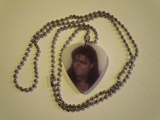 GC- CIONDOLO / COLLANA a forma di PLETTRO - MICHAEL JACKSON