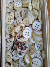 Bottoni madreperla misura 18