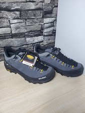 Nuove scarpe da trekking