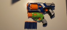 Nerf Strongarm con caricatore da 6 dardi + pistola Double Strike con due dardi