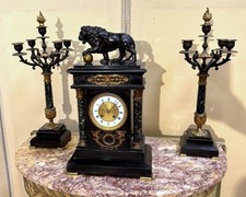 Rivestimento a pendolo a forma di terminale in bronzo e marmo nero e verde ep...