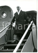 1957 ROMA - ALITALIA Antonio SEGNI scende dalla scaletta dell'aereo *Foto 13x18