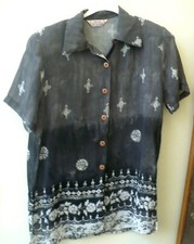 VINTAGE BLUSA CAMICIA FANTASIA GRIGIA NERA CON DISEGNI BIANCHI  _ TAGLIA M