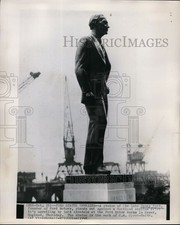 Statua 1948 Il defunto Henry