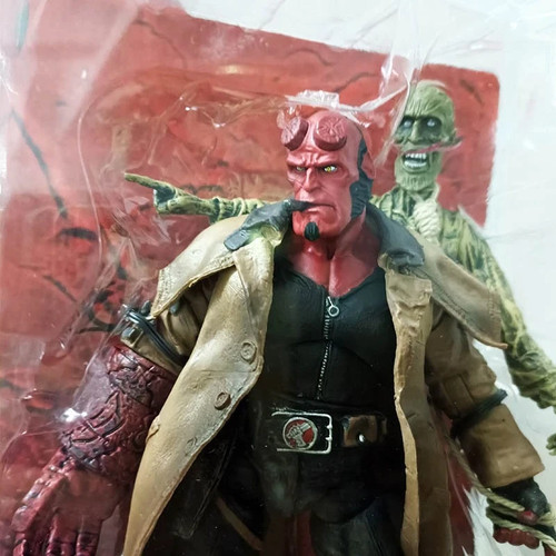 Modellino mezco hellboy - mezco, golden